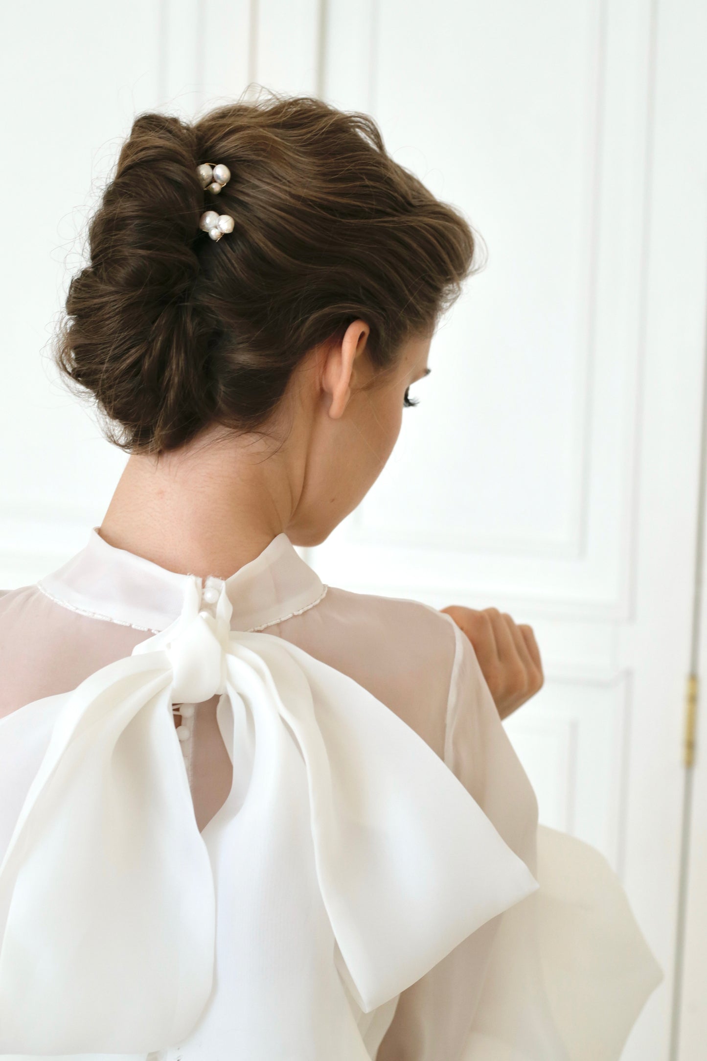 Wedding hair pin with natural freshwater pearls