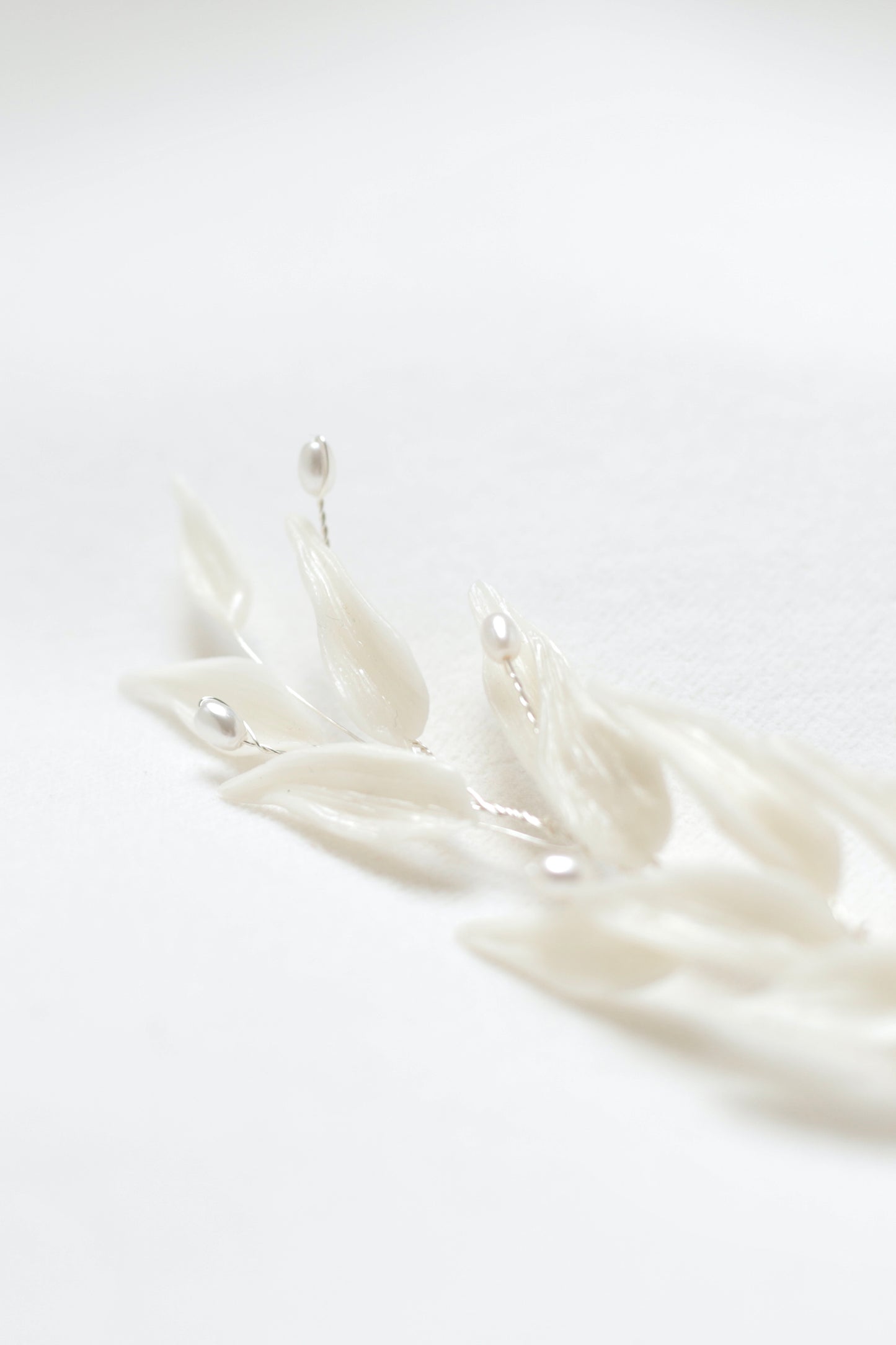 Bridal headdress with white leaves