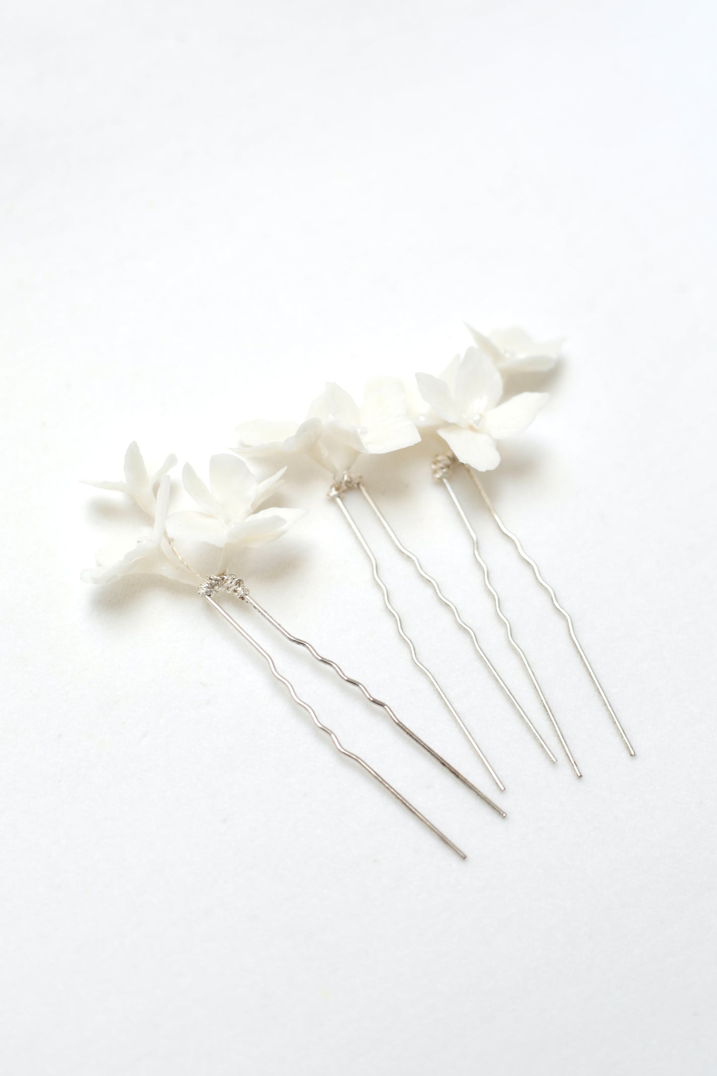 Bridal hair jewelry with flowers