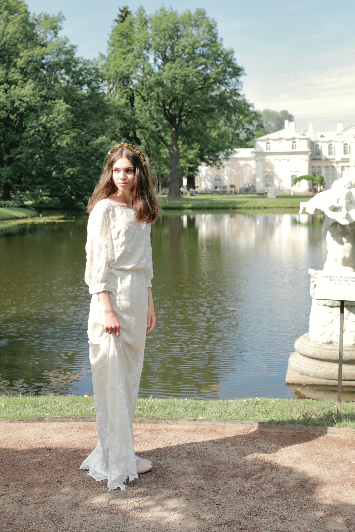 Regal gold floral porcelain crown 