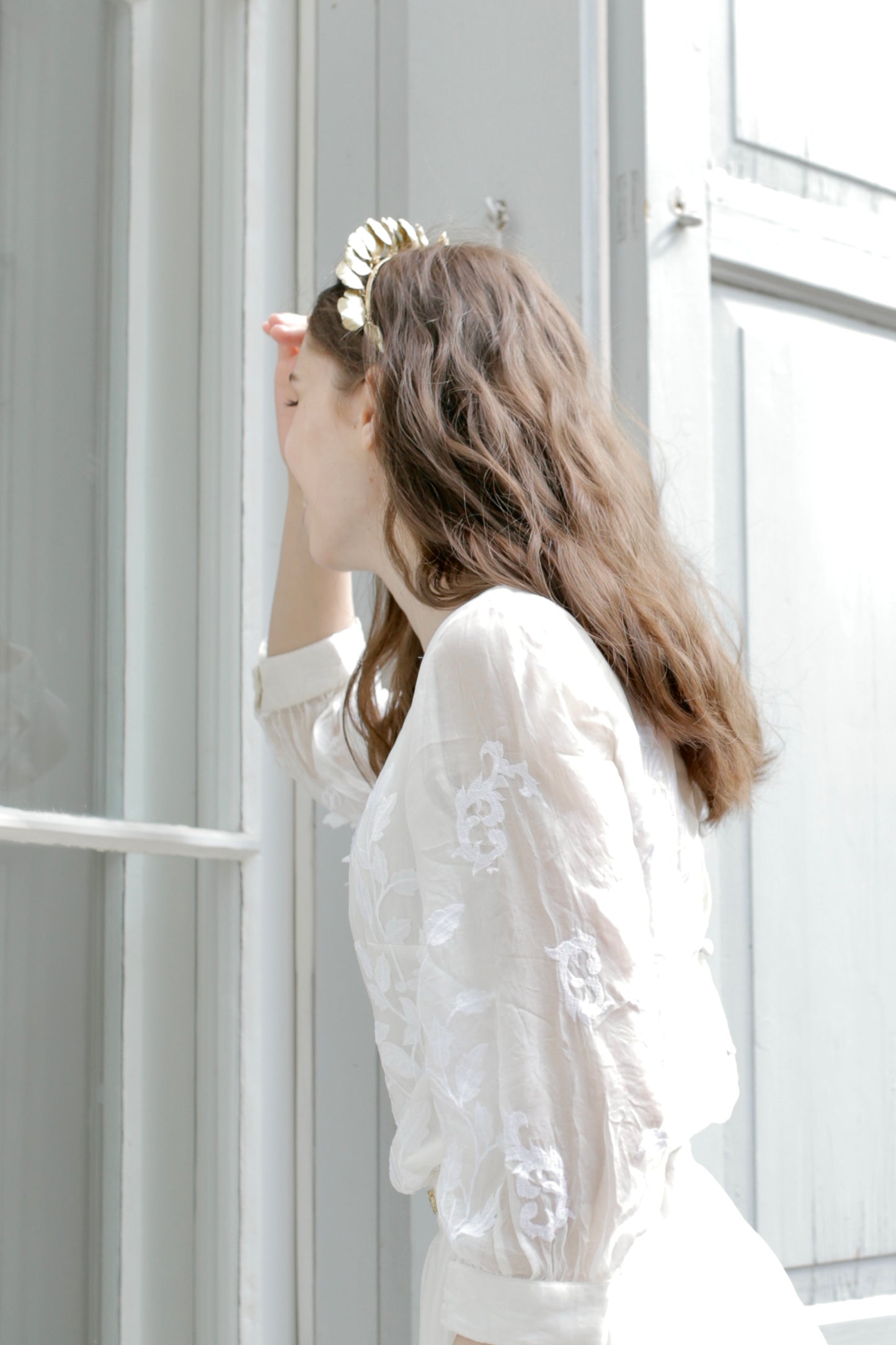 Bridal headdress in gold by wedding designer