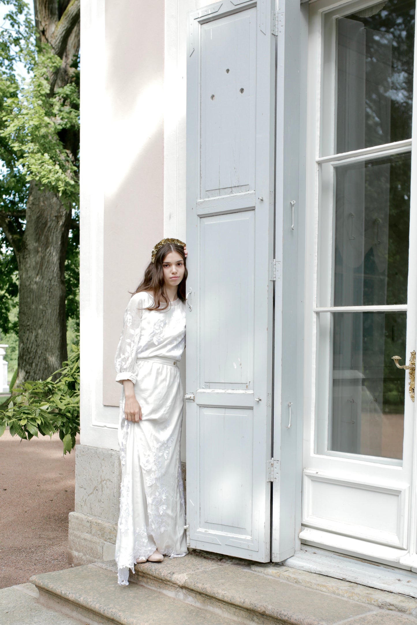 Elegant bridal headdress for wedding