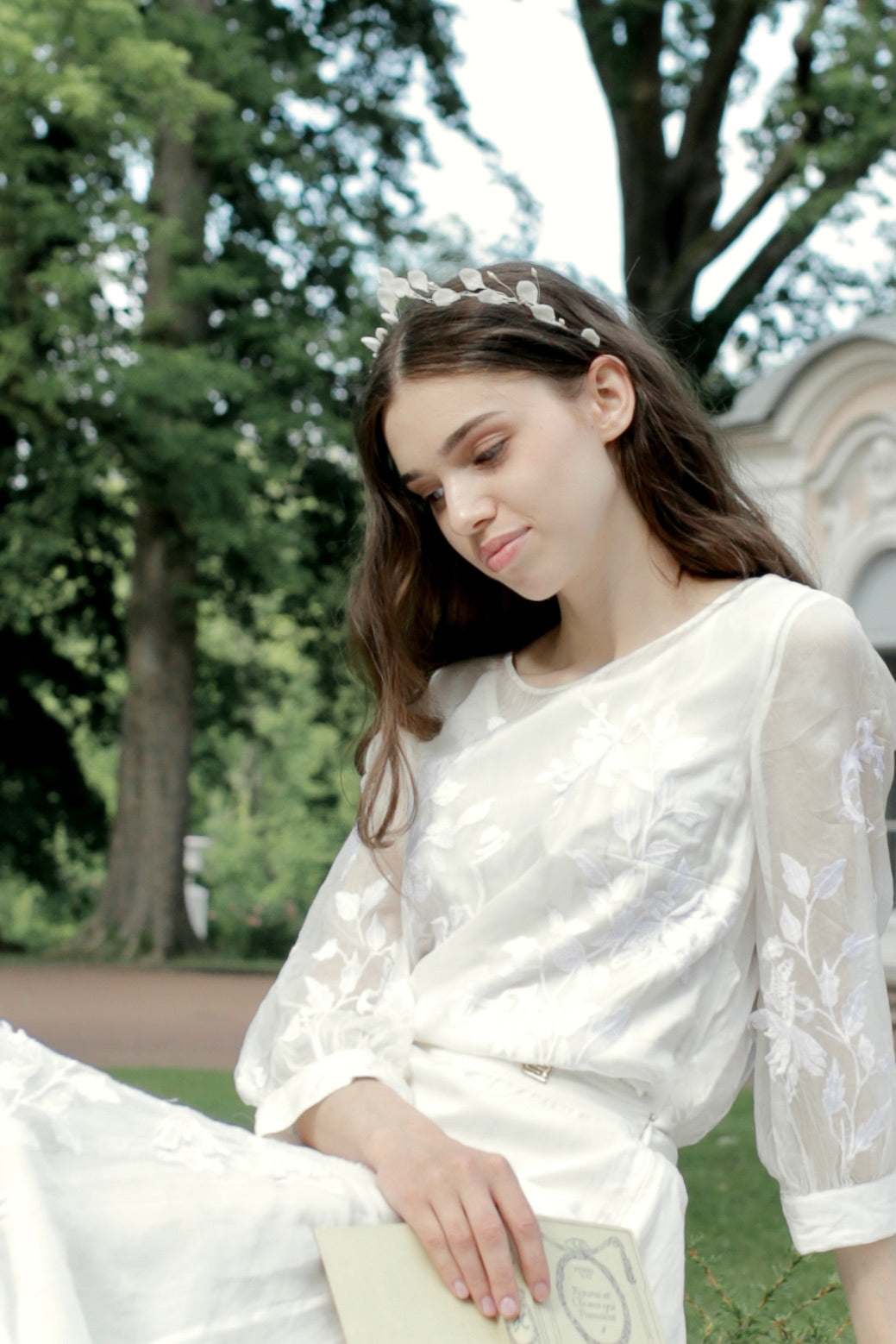 Elegant headdress with natural pearls for classic bride