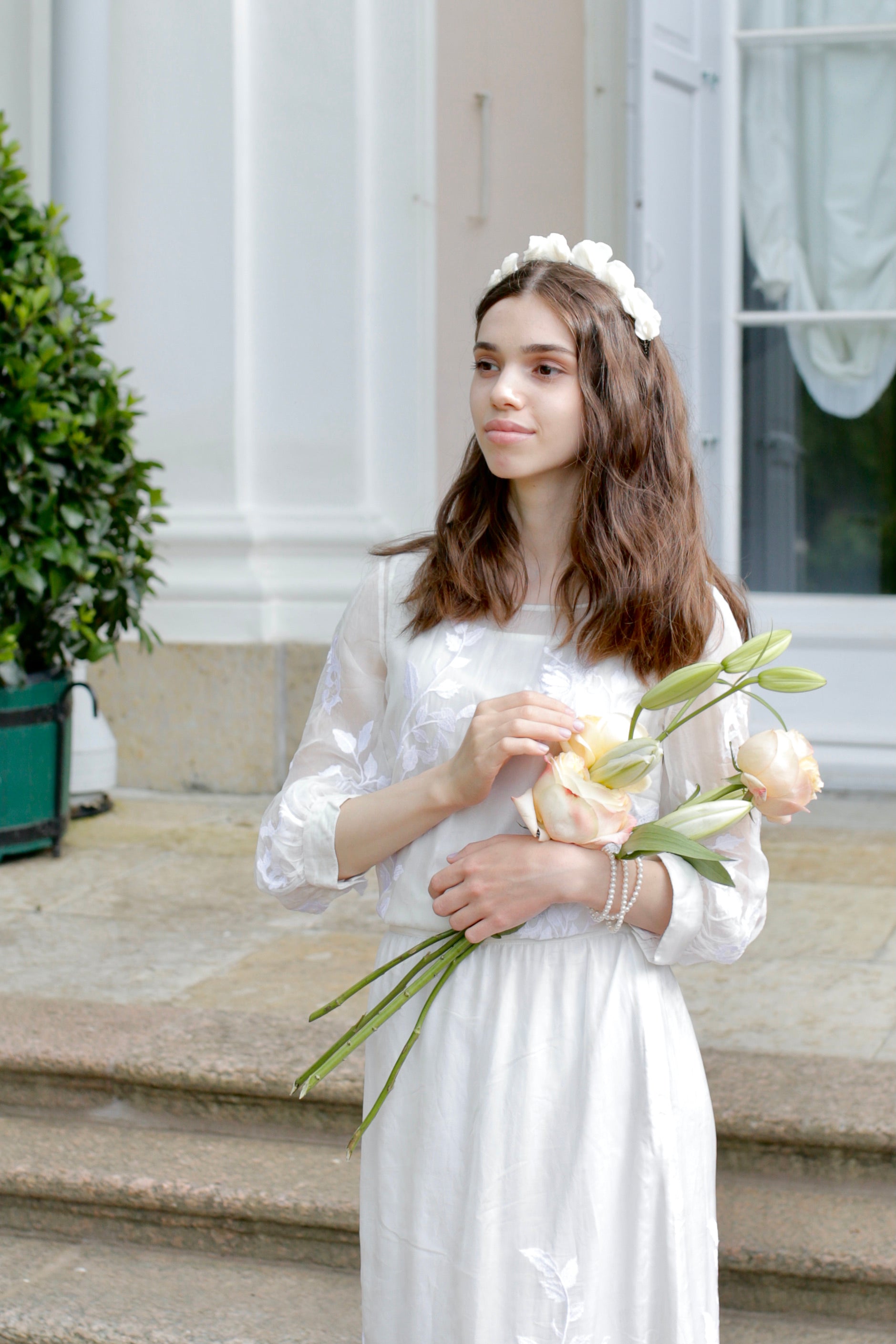 Chic bridal hair accessories for wedding hairstyle