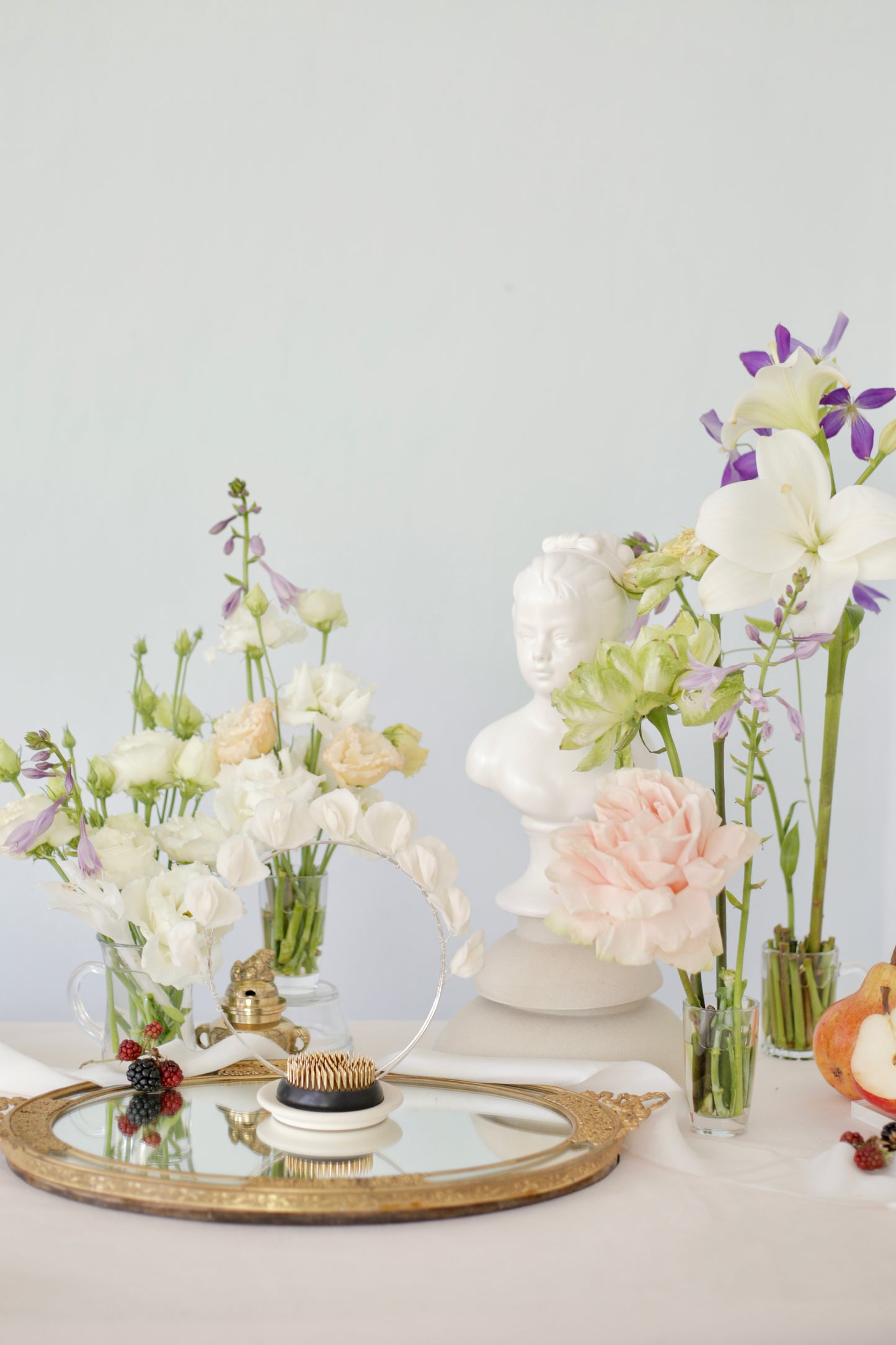 Chic wedding hair accessories for brides