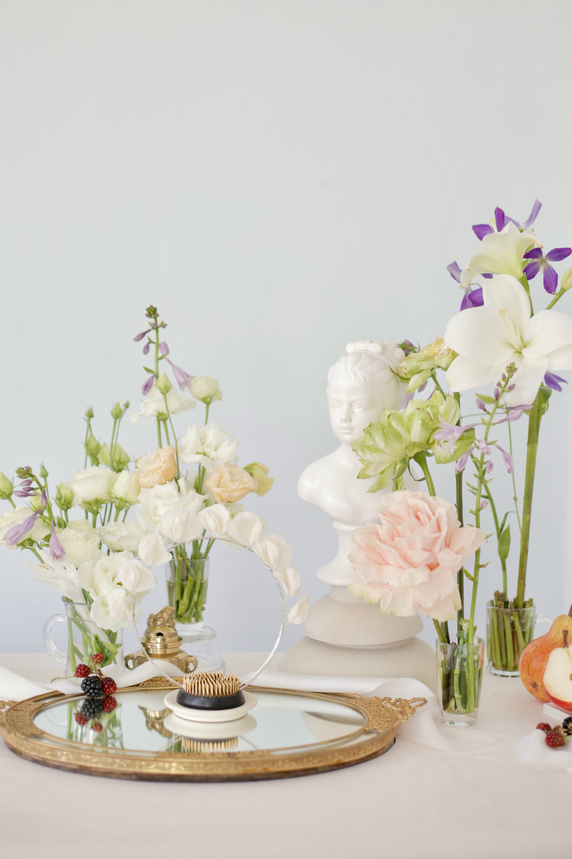 Chic wedding hair accessories for brides