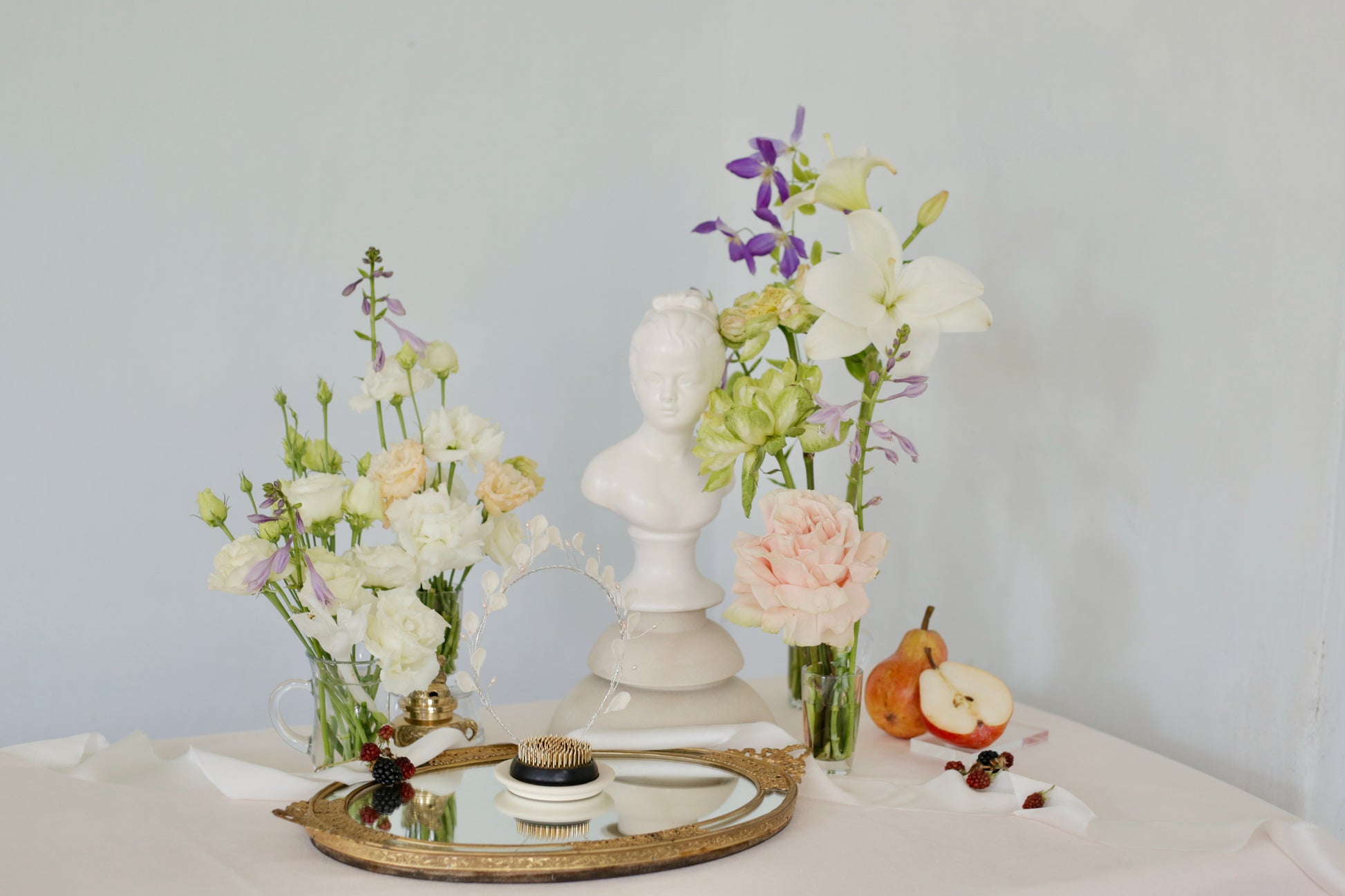 Delicate hairpiece for bride 