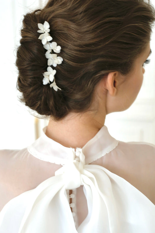 Wedding headpiece with flowers