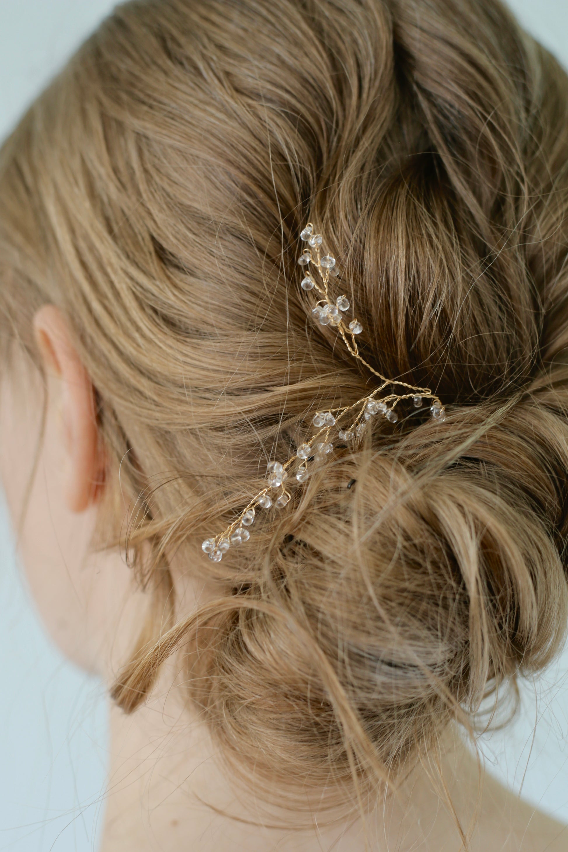 Elegant bridal headpiece 