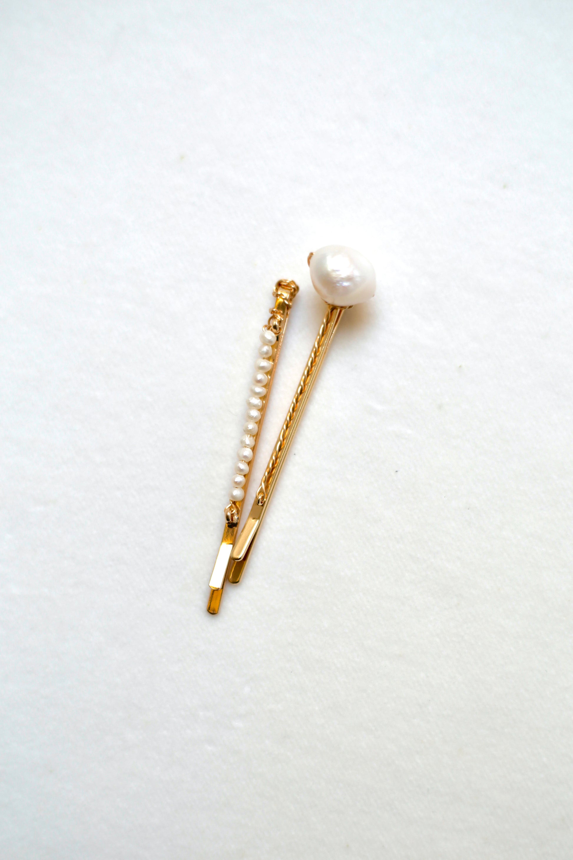 Bobby pins with natural pearls for bride