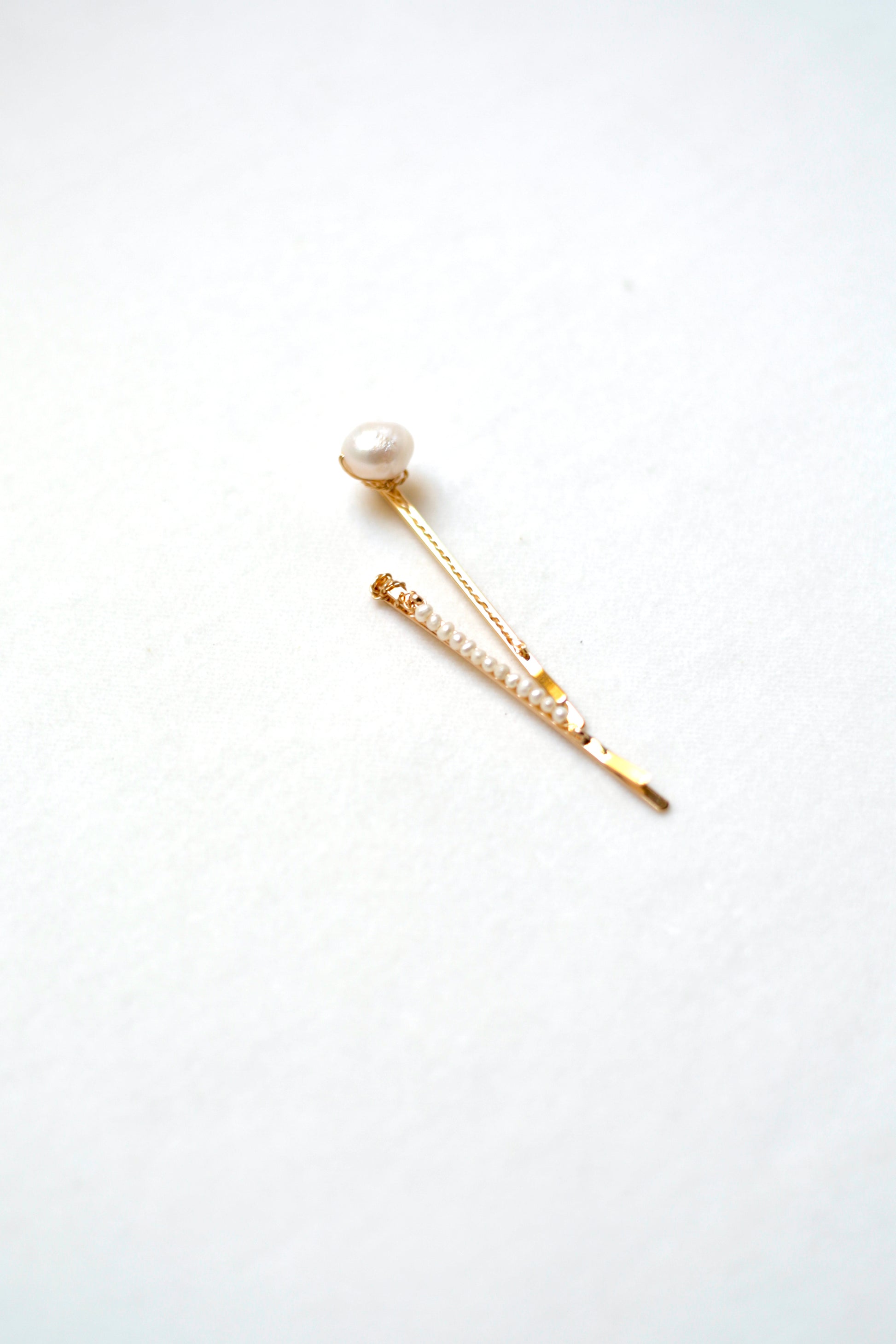 Hair pins with pearls for wedding hairstyle