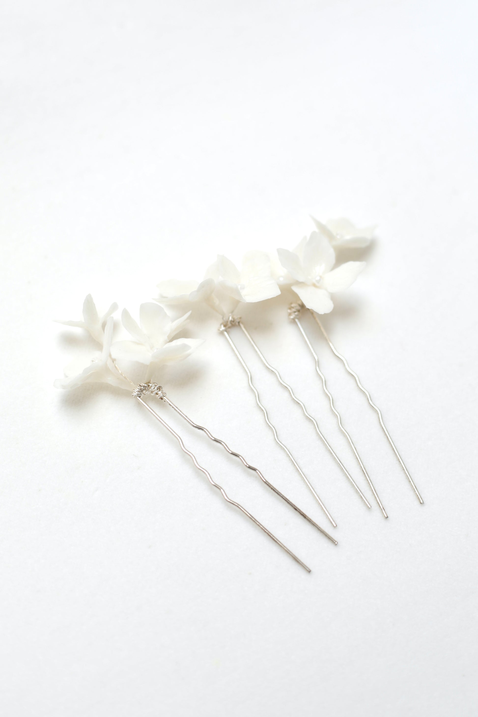 Bridal hair jewelry with flowers