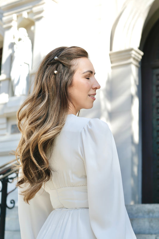 Elegant pearl hair pins for wedding hairstyle