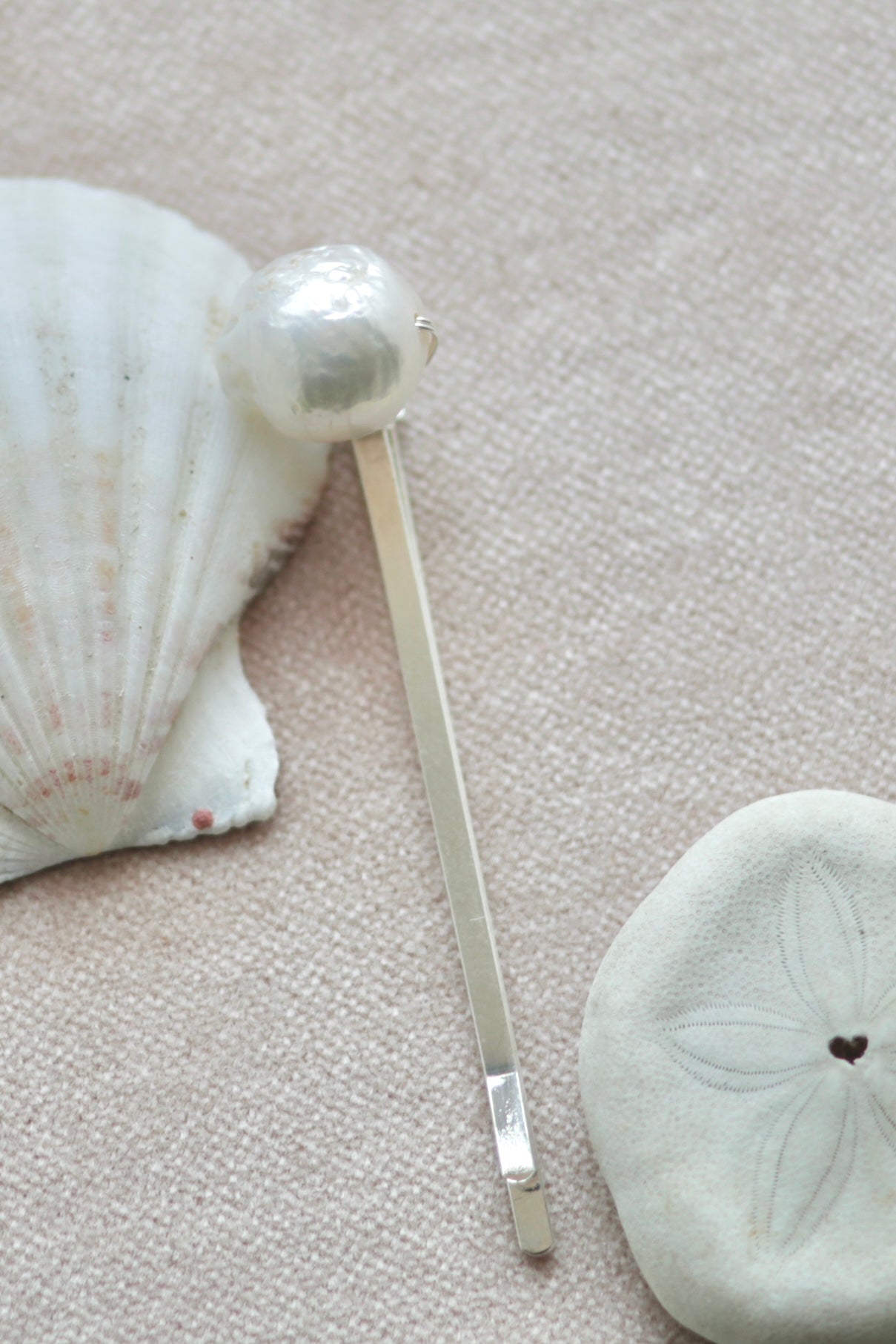 Wedding hair pin with pearls