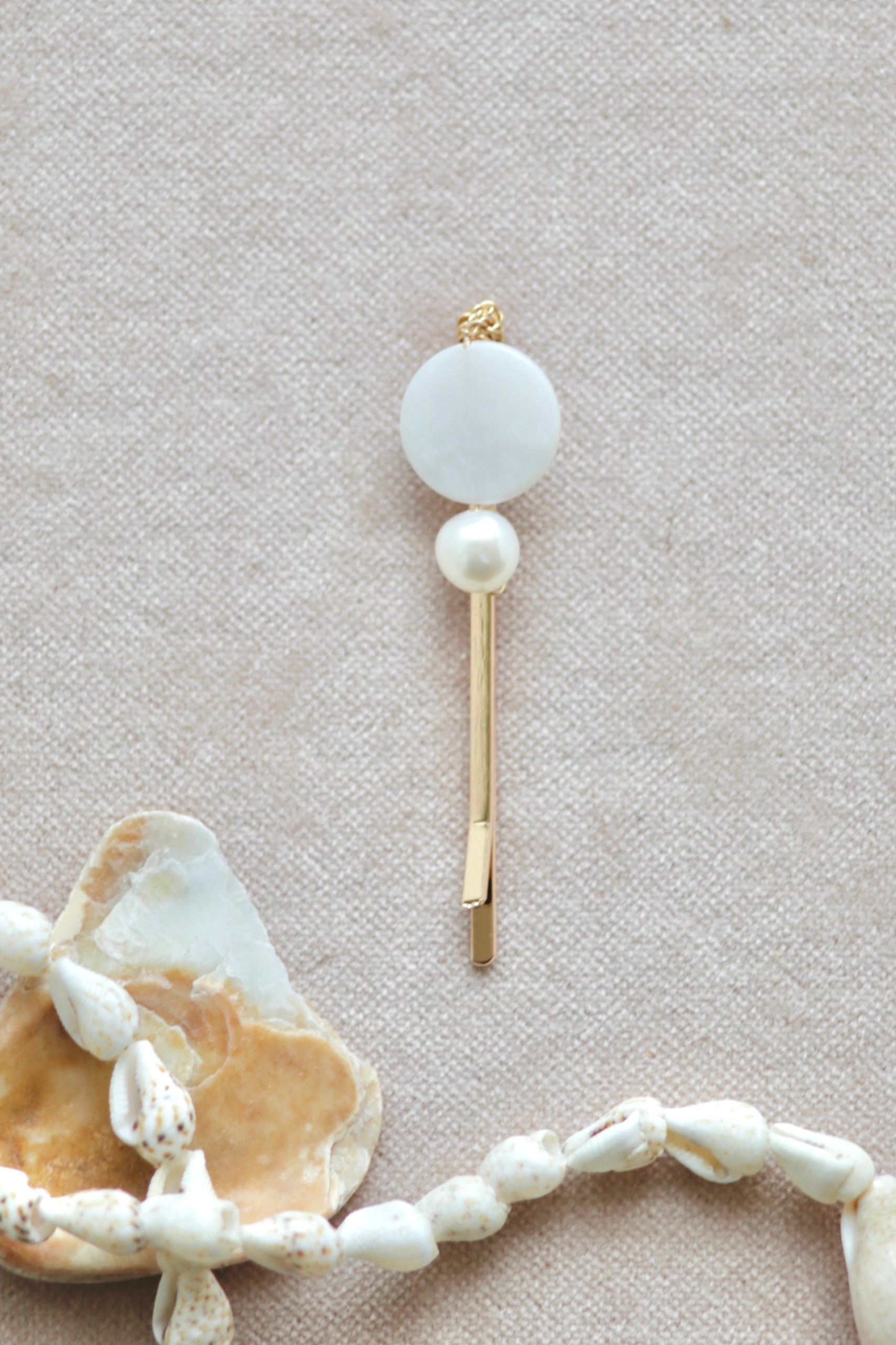 Wedding hair pin with pearls