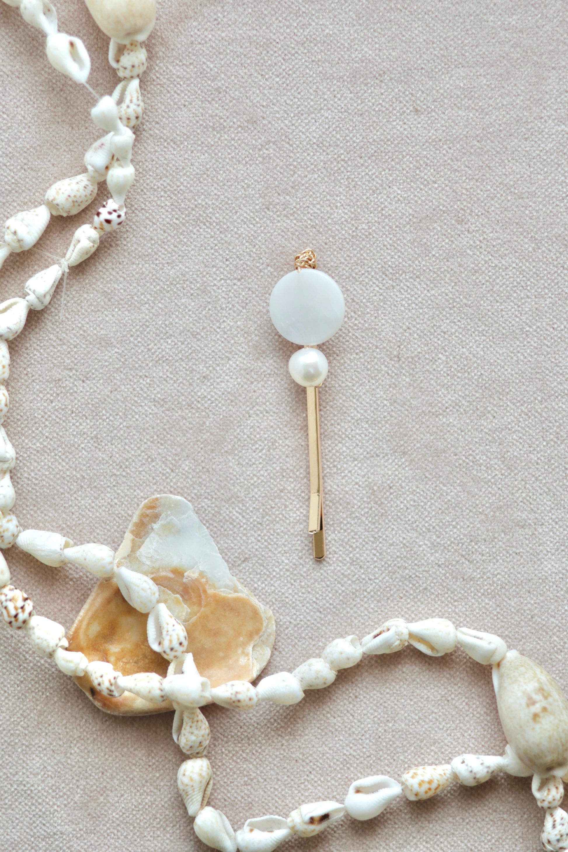 Bridal hair accessories with pearls